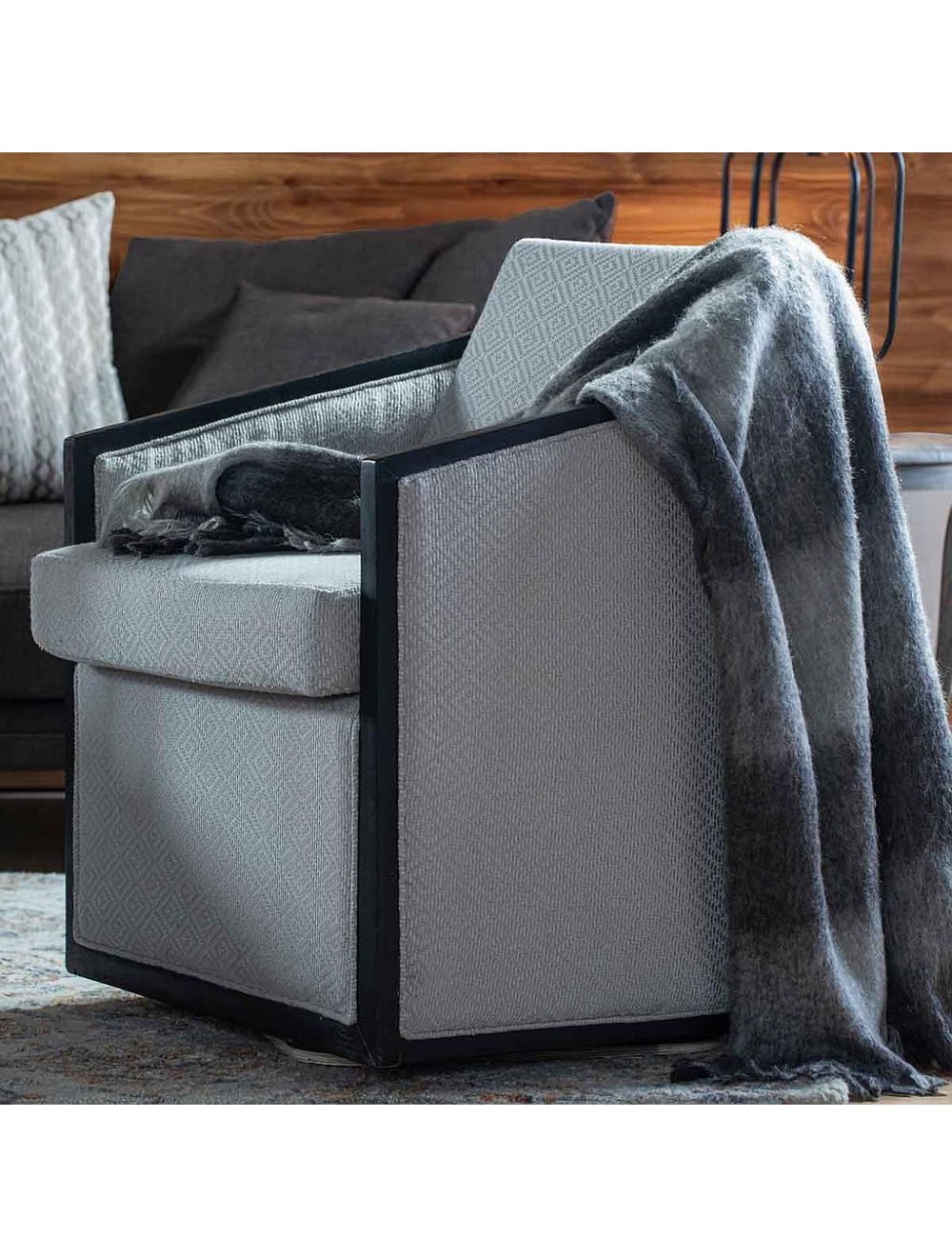 Vatez Accent Chair